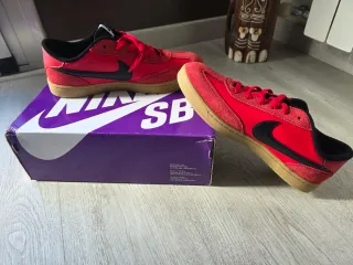 Zapatillas Nike SB Rojas y Negras