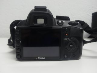 Cámara Nikon con accesorios
