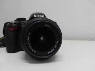 Cámara Nikon con accesorios