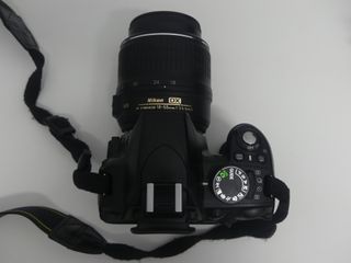 Cámara Nikon con accesorios