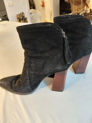 Botines negros piel vuelta tacón madera