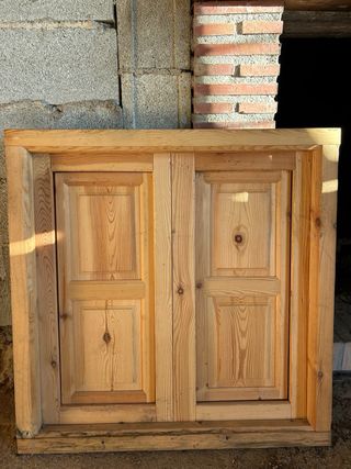 4 ventanas de madera maciza rústicas con marco.