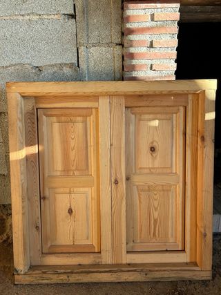 4 ventanas de madera maciza rústicas con marco.