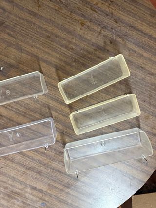 Comederos para pájaros transparentes 1€ cada