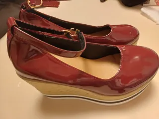 Zandalias de cuña rojas