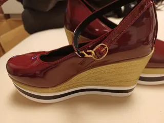 Zandalias de cuña rojas