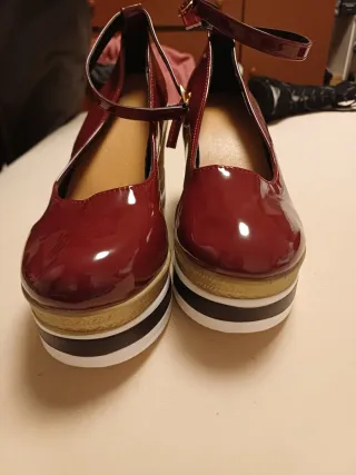 Zandalias de cuña rojas