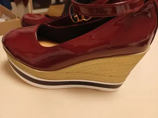 Zandalias de cuña rojas