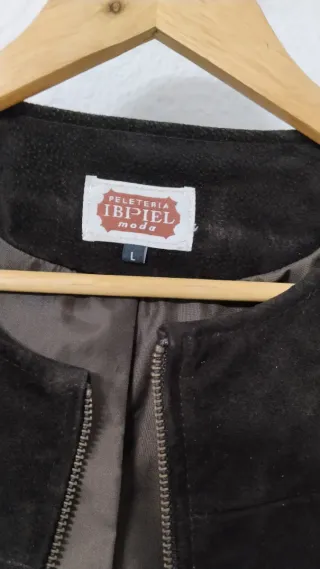 Cazadora ante tachuelas