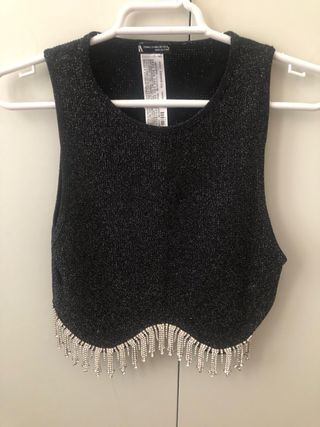 Top Negro Brillante con Flecos Zara