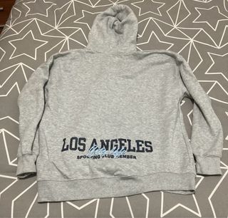Sudadera gris con cremallera y logo LA