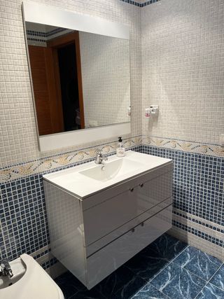 Mueble de baño blanco