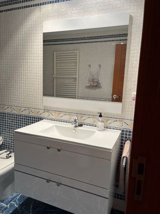 Mueble de baño blanco