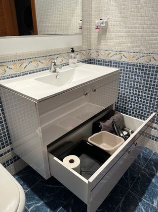 Mueble de baño blanco