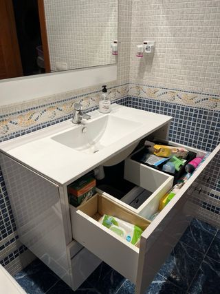 Mueble de baño blanco