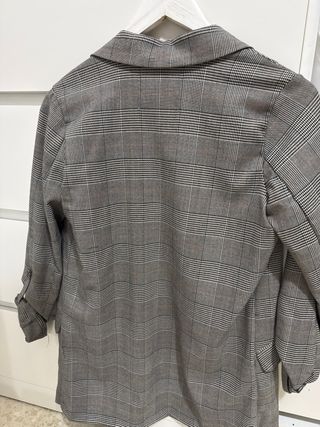 Blazer Stradivarius cuadros gris