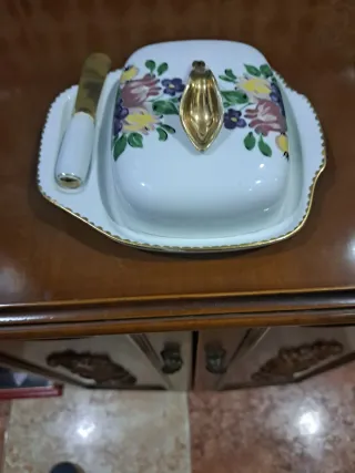 Mantequera antigua cerámica flores doradas