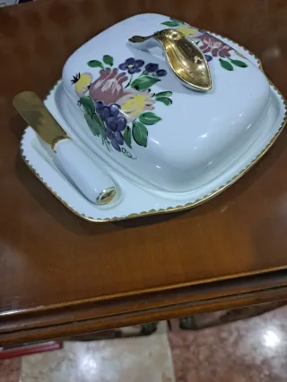 Mantequera antigua cerámica flores doradas