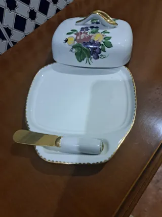 Mantequera antigua cerámica flores doradas