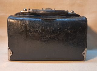 MALETIN DE MEDICO ANTIGUO