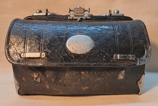 MALETIN DE MEDICO ANTIGUO