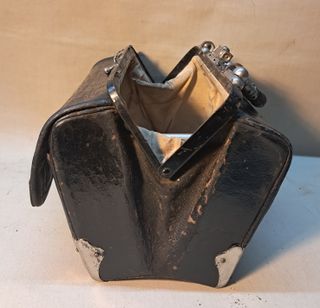 MALETIN DE MEDICO ANTIGUO