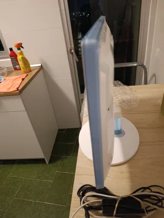 Televisor Samsung Blanco y Azul