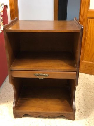 Mueble auxiliar de madera con cajón