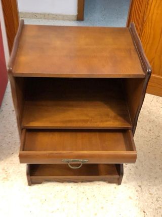 Mueble auxiliar de madera con cajón