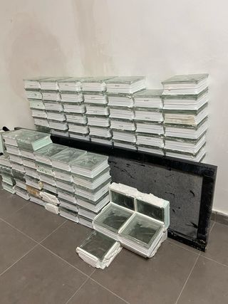 Banco Mármol Negro y Cristales Paves