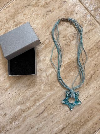 Collar Estrella Azul con Hilos Plateados