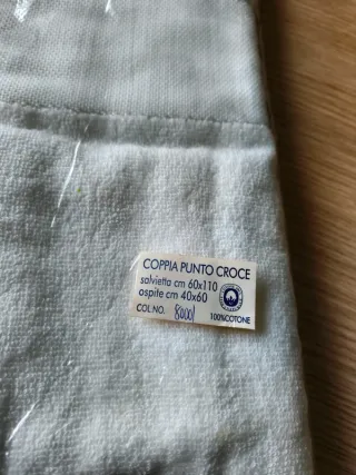 Coppia Asciugamani Ricamo 60x110 e 40x60 bianchi