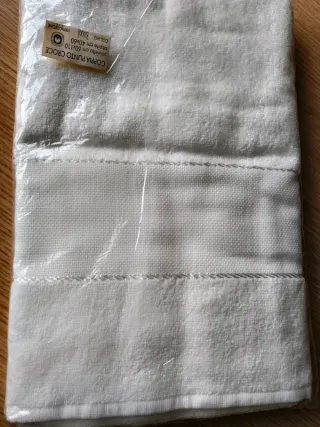 Coppia Asciugamani Ricamo 60x110 e 40x60 bianchi