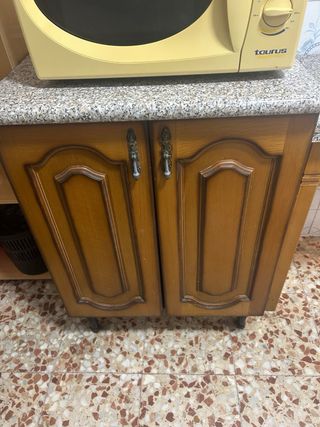 Tavolo da cucina estensibile + mobile credenza URGENTE