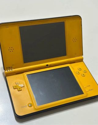Nintendo DSi XL Amarilla con caja
