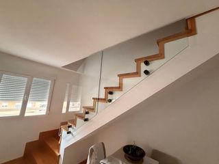 BARANDILLA DE CRISTAL CON BOTONES