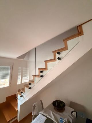 BARANDILLA DE CRISTAL CON BOTONES