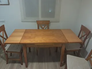 Conjunto mesa y 4 sillas madera