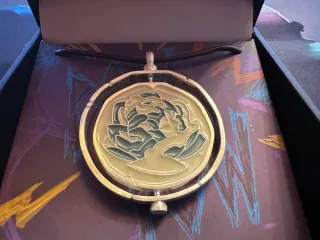 Collar de rosa azul de Arcane