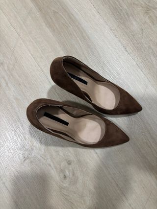 Zapatos de tacón marrones