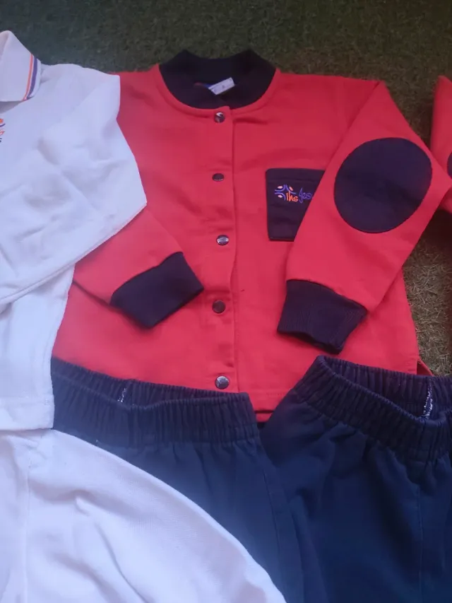 Lote uniformes Infantil Jesuitinas talla 4