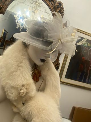 Collo di pelliccia bianco sono 2 colli