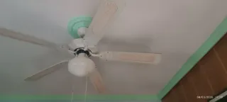 Ventilador de techo blanco,