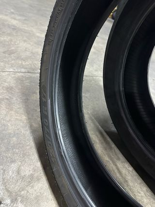Juego neumáticos Avon y Metzeler slick