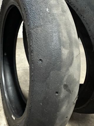 Juego neumáticos Avon y Metzeler slick