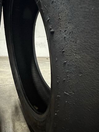 Juego neumáticos Avon y Metzeler slick