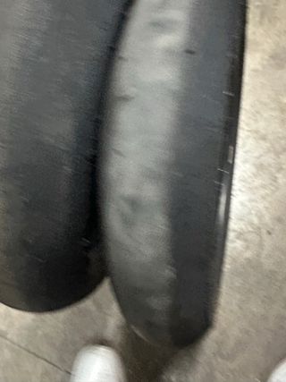 Juego neumáticos Avon y Metzeler slick