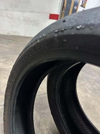 Juego neumáticos Avon y Metzeler slick