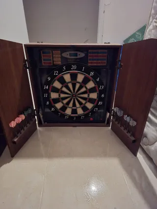 Diana de madera con puertas