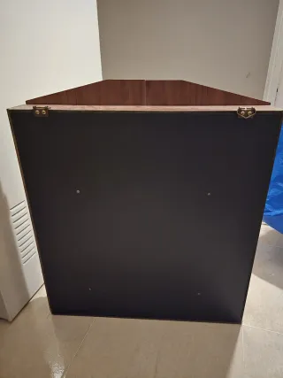 Diana de madera con puertas